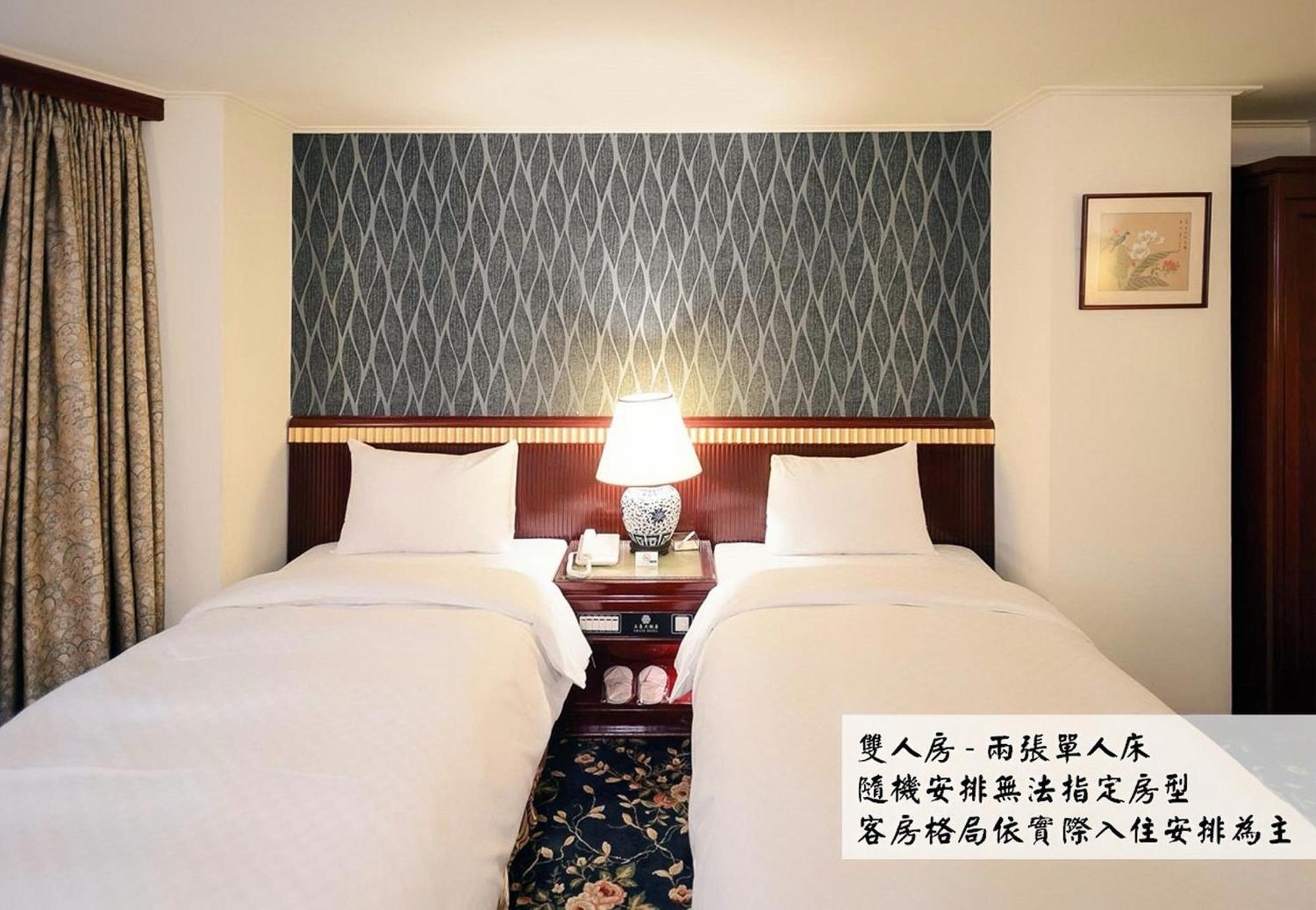 Kiwi Hotel Mrt Wenxin Branch Taichung Eksteriør bilde